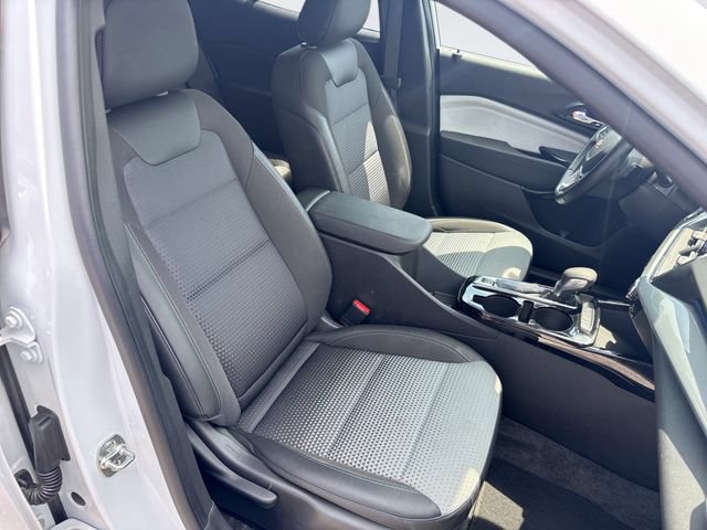 Used 2025 Chevrolet Trax LT w/ LT Convenience Package FWD image 24