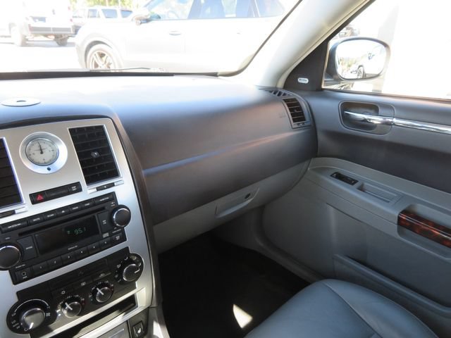 Used 2005 Chrysler 300 C RWD image 27