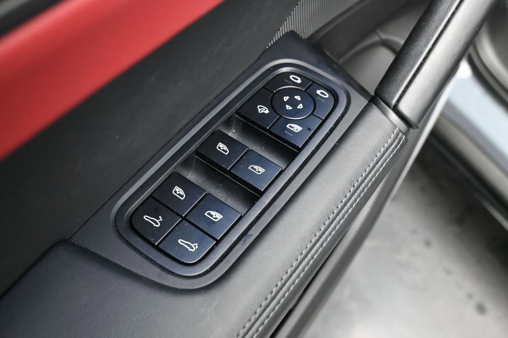 Certified 2025 Porsche Cayenne GTS AWD/4WD image 9