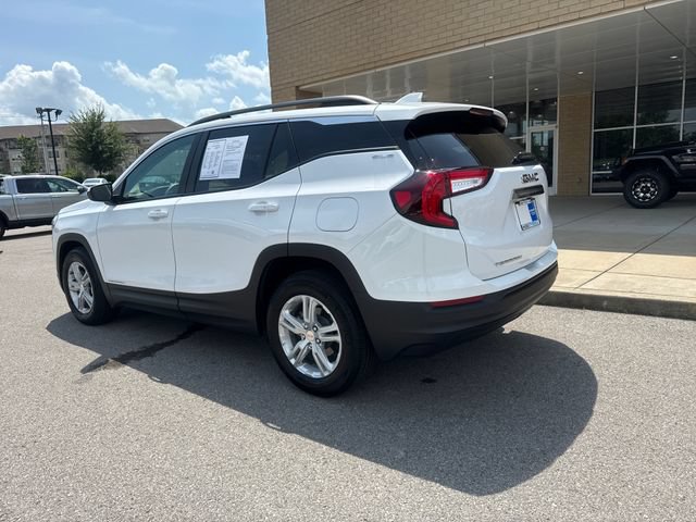 Used 2024 GMC Terrain SLE w/ Driver Convenience Package FWD image 2