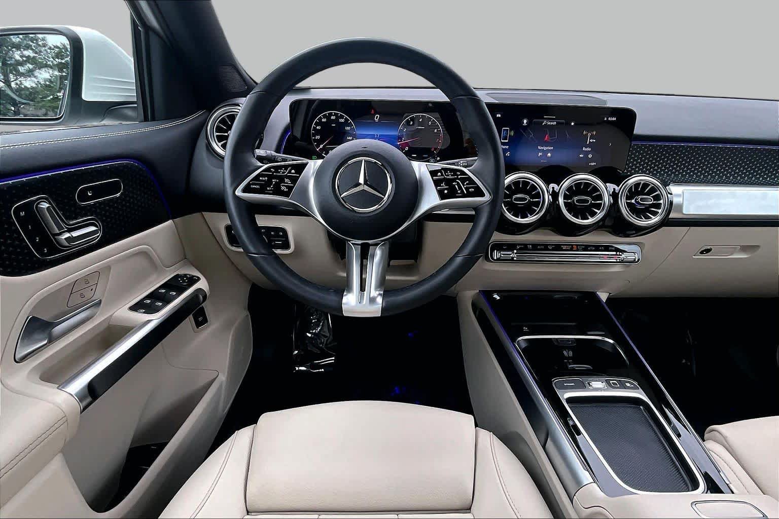 Used 2025 Mercedes-Benz GLB 250 4MATIC image 6