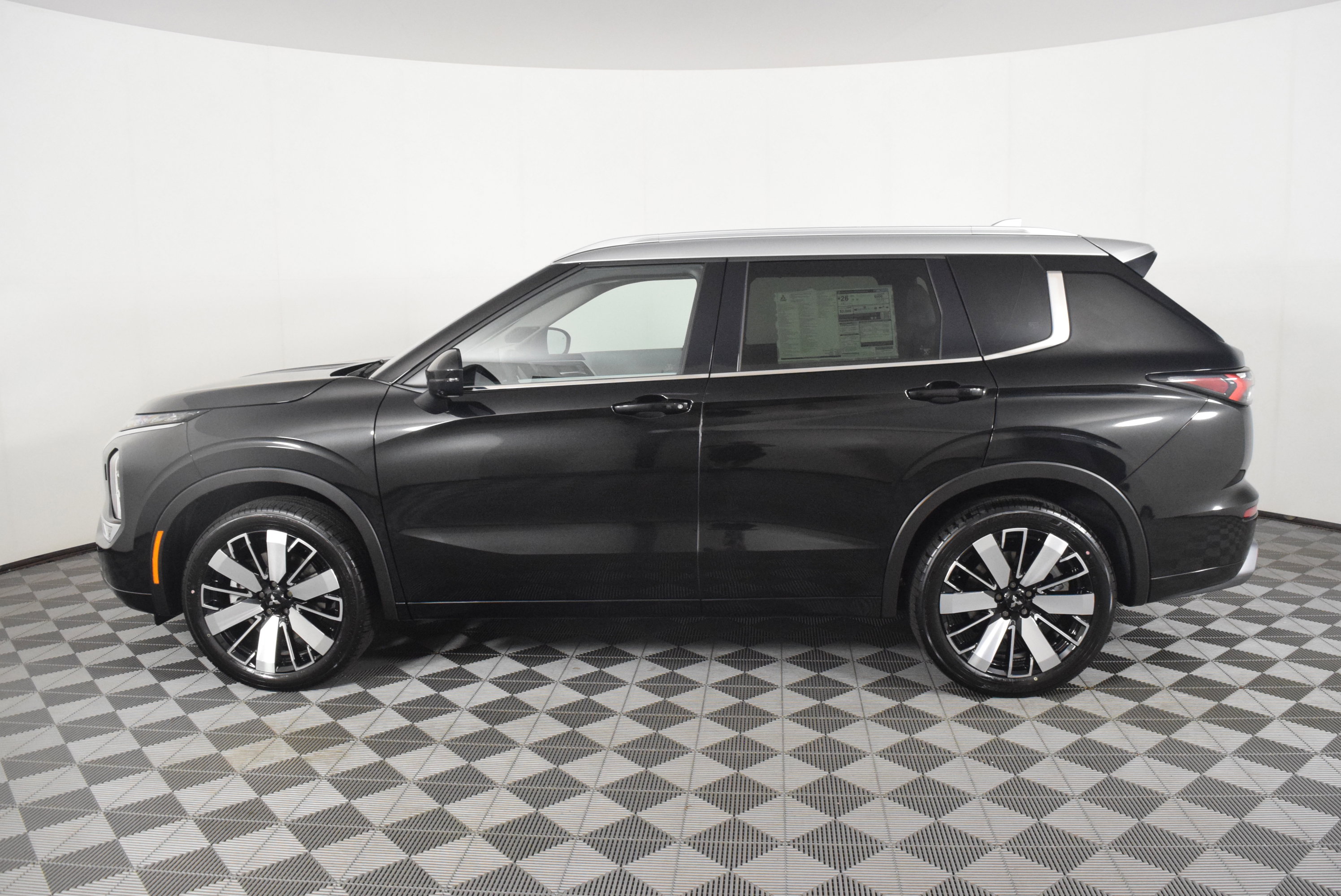 New 2025 Mitsubishi Outlander AWD image 9