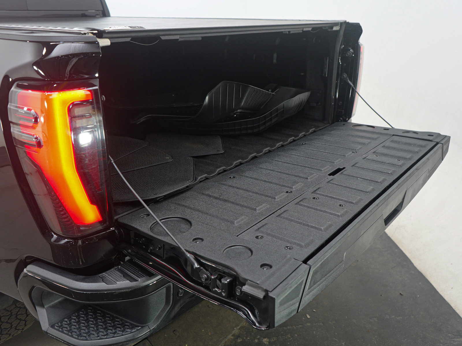 Used 2024 GMC Sierra 3500 AT4 w/ AT4 Premium Plus Package image 18