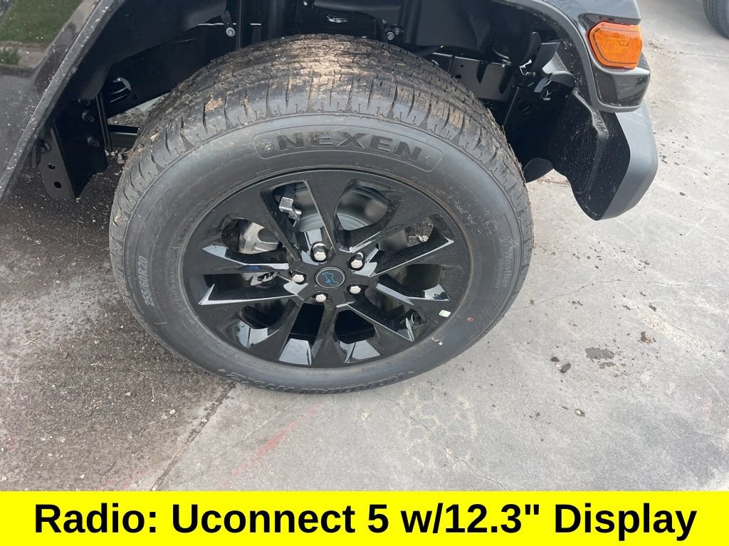 New 2024 Jeep Wrangler Unlimited Sahara w/ Technology Group AWD/4WD image 10
