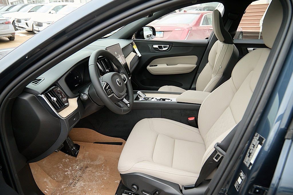 New 2026 Volvo XC60 B5 Plus w/ Protection Package Premier image 19