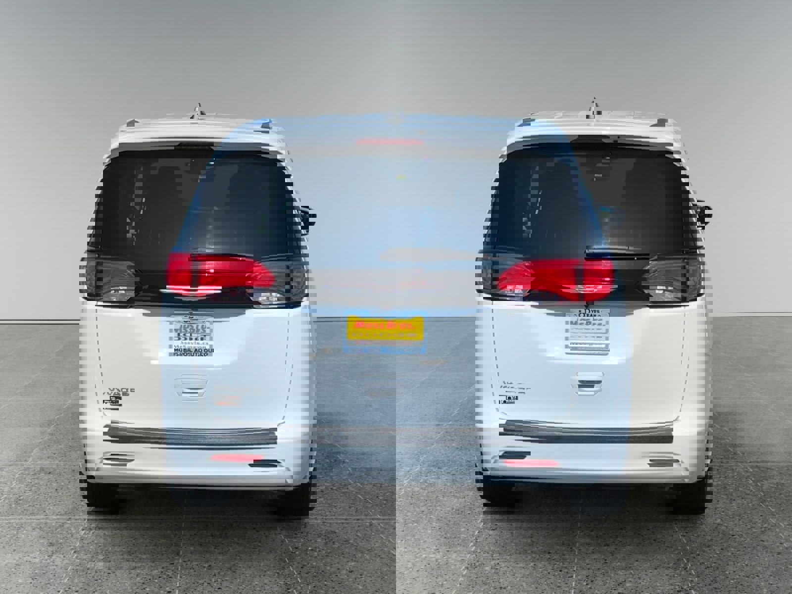 Used 2024 Chrysler Voyager LX image 4