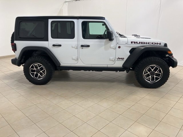 Used 2024 Jeep Wrangler Unlimited Rubicon w/ Technology Group image 6