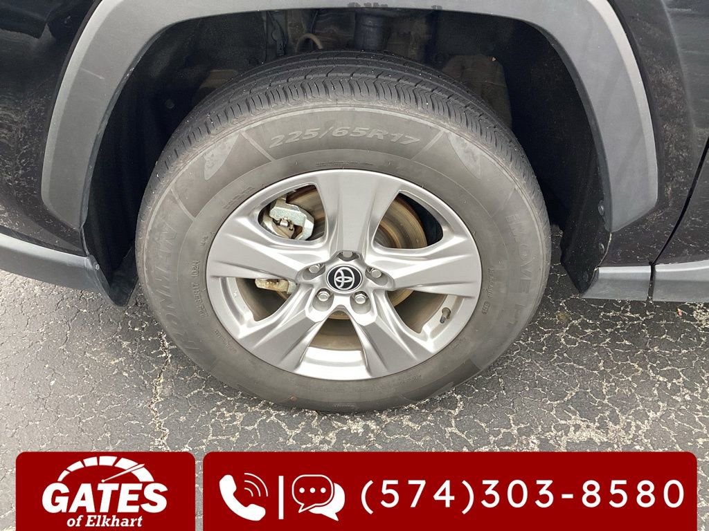 Used 2025 Toyota RAV4 XLE AWD/4WD image 31