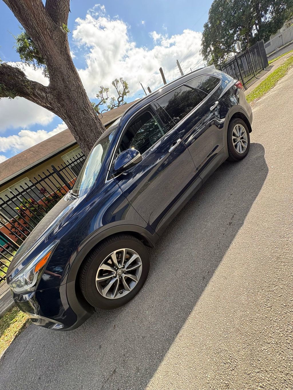 Used 2017 Hyundai Santa Fe SE w/ SE Premium Package 02 image 2