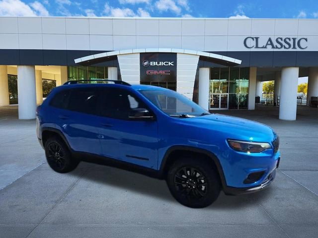 Used 2023 Jeep Cherokee Altitude Lux image 2