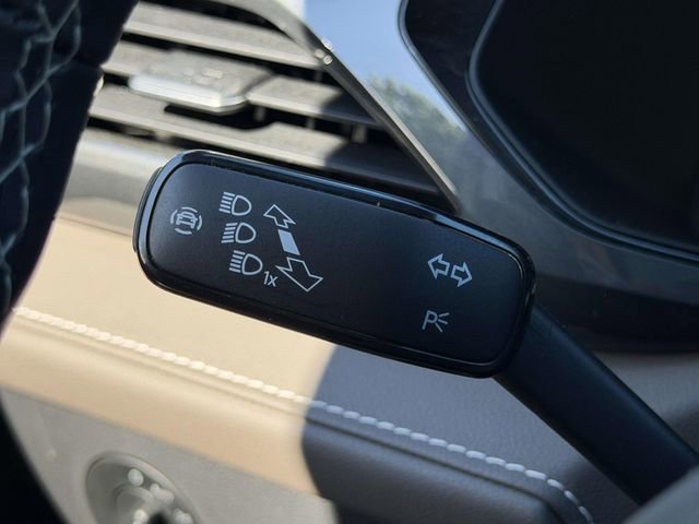 Certified 2022 Volkswagen Taos SEL AWD/4WD image 25
