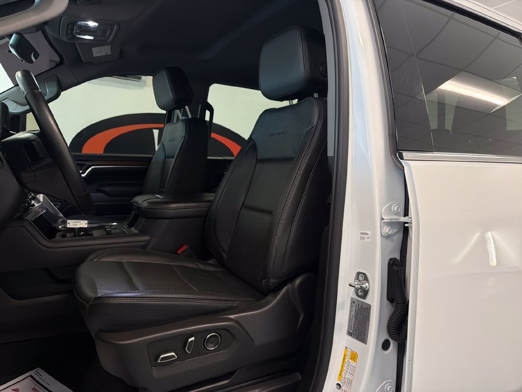 Used 2025 GMC Sierra 3500 Denali w/ Technology Package AWD/4WD image 13