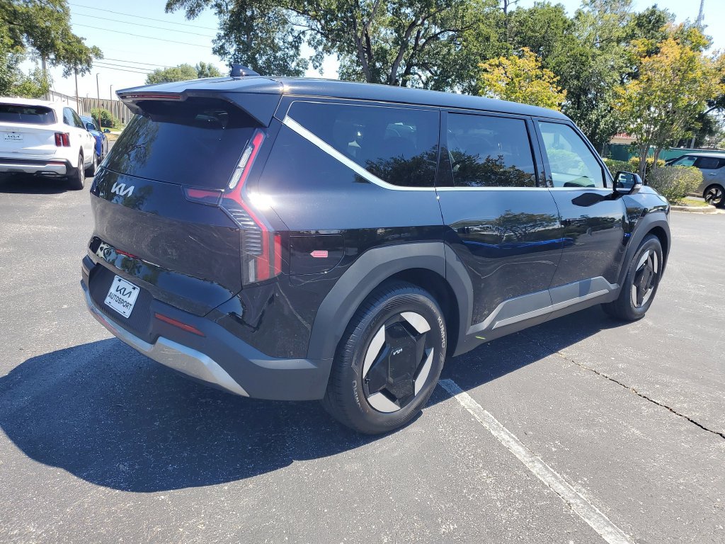 New 2026 Kia EV9 Light RWD image 4