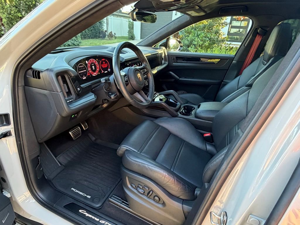 Used 2025 Porsche Cayenne GTS image 9