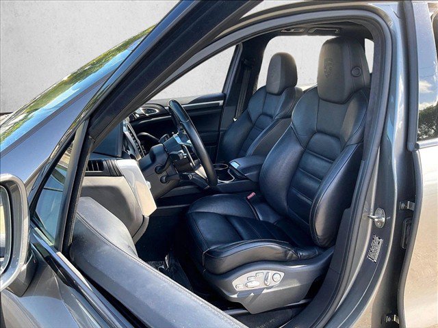 Used 2016 Porsche Cayenne Turbo AWD/4WD image 23