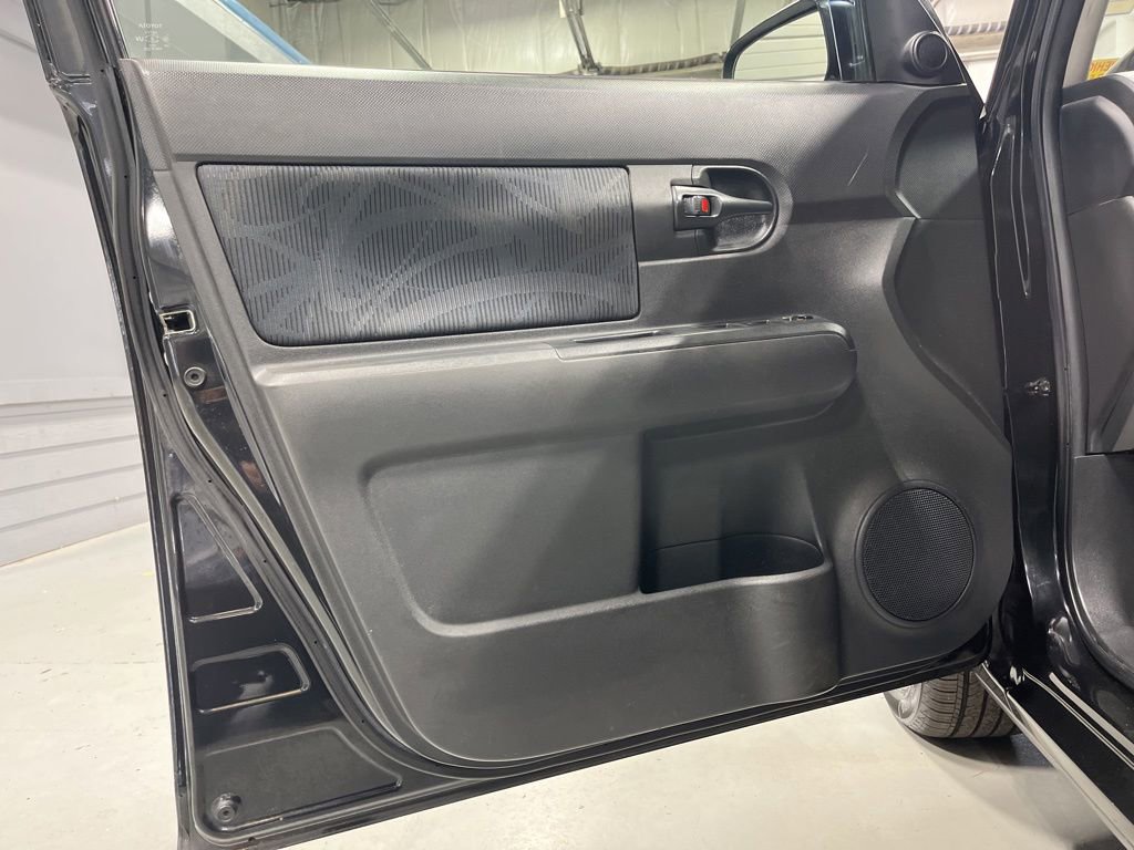 Used 2011 Scion xB FWD image 10