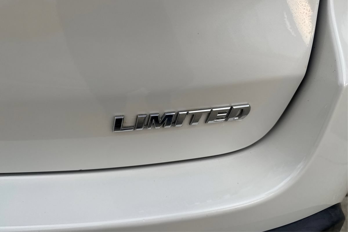 Used 2014 Toyota Highlander Limited FWD image 26