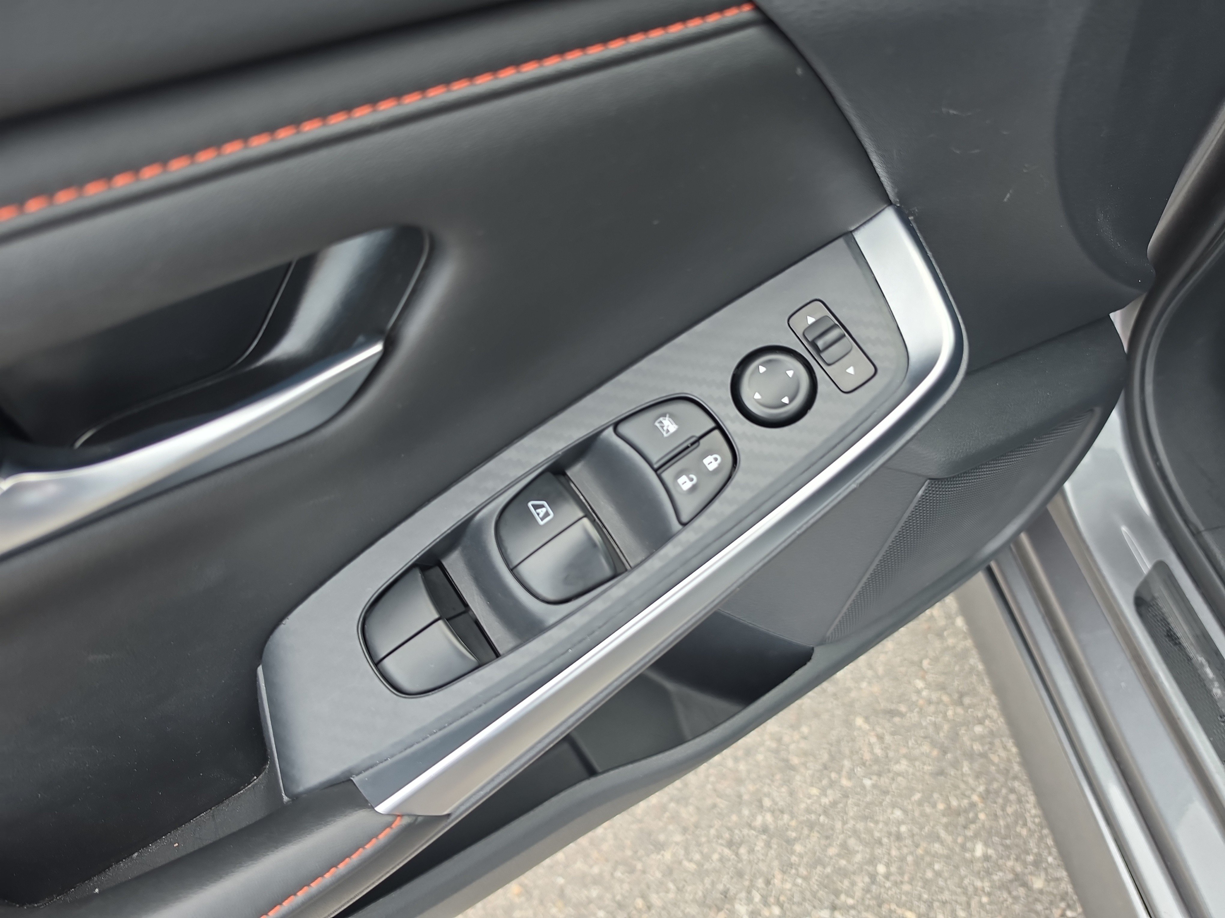 Used 2025 Nissan Sentra SR FWD image 23