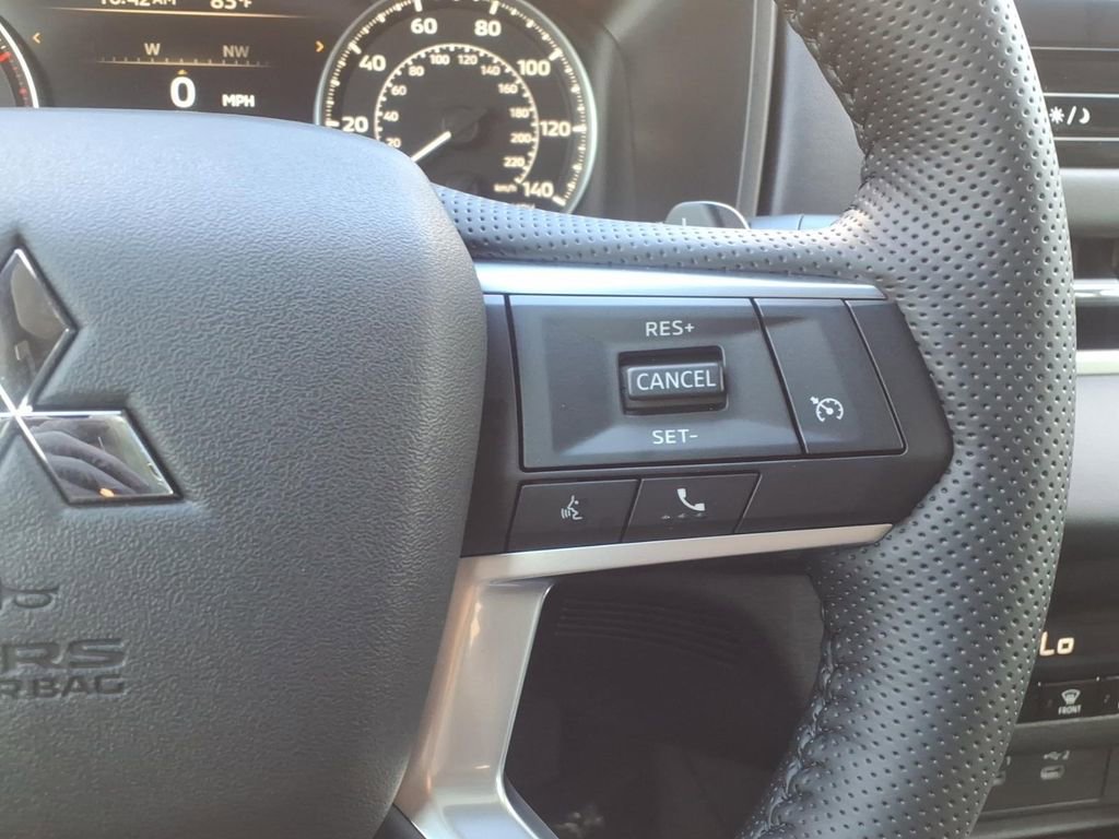 Used 2026 Mitsubishi Outlander LE FWD image 25
