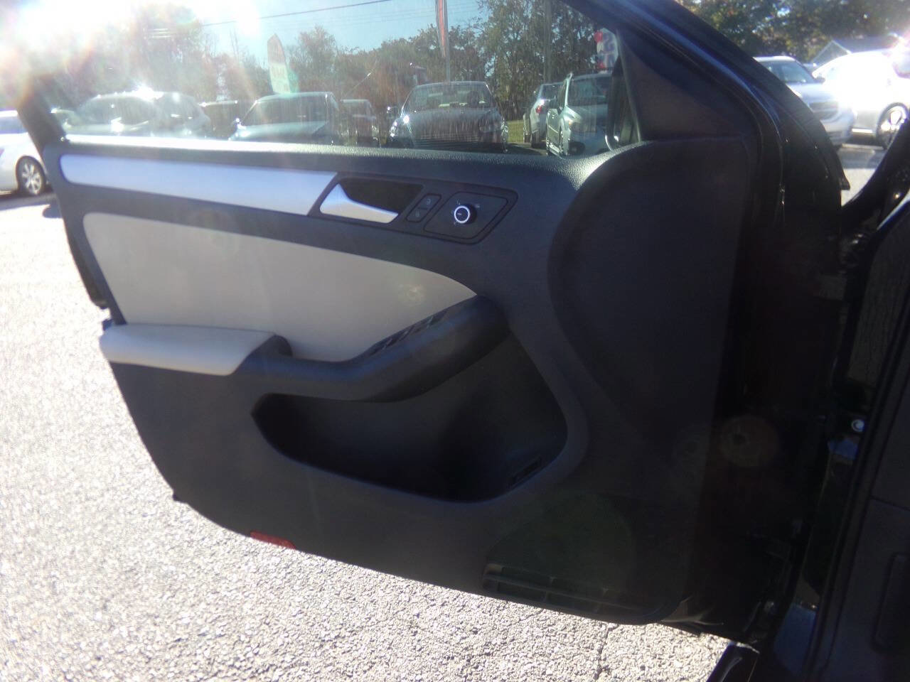 Used 2013 Volkswagen Jetta SE image 28