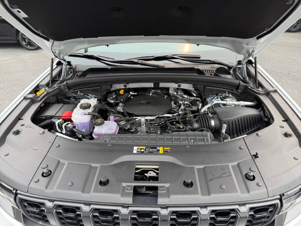 New 2026 Jeep Grand Cherokee Altitude AWD/4WD image 18