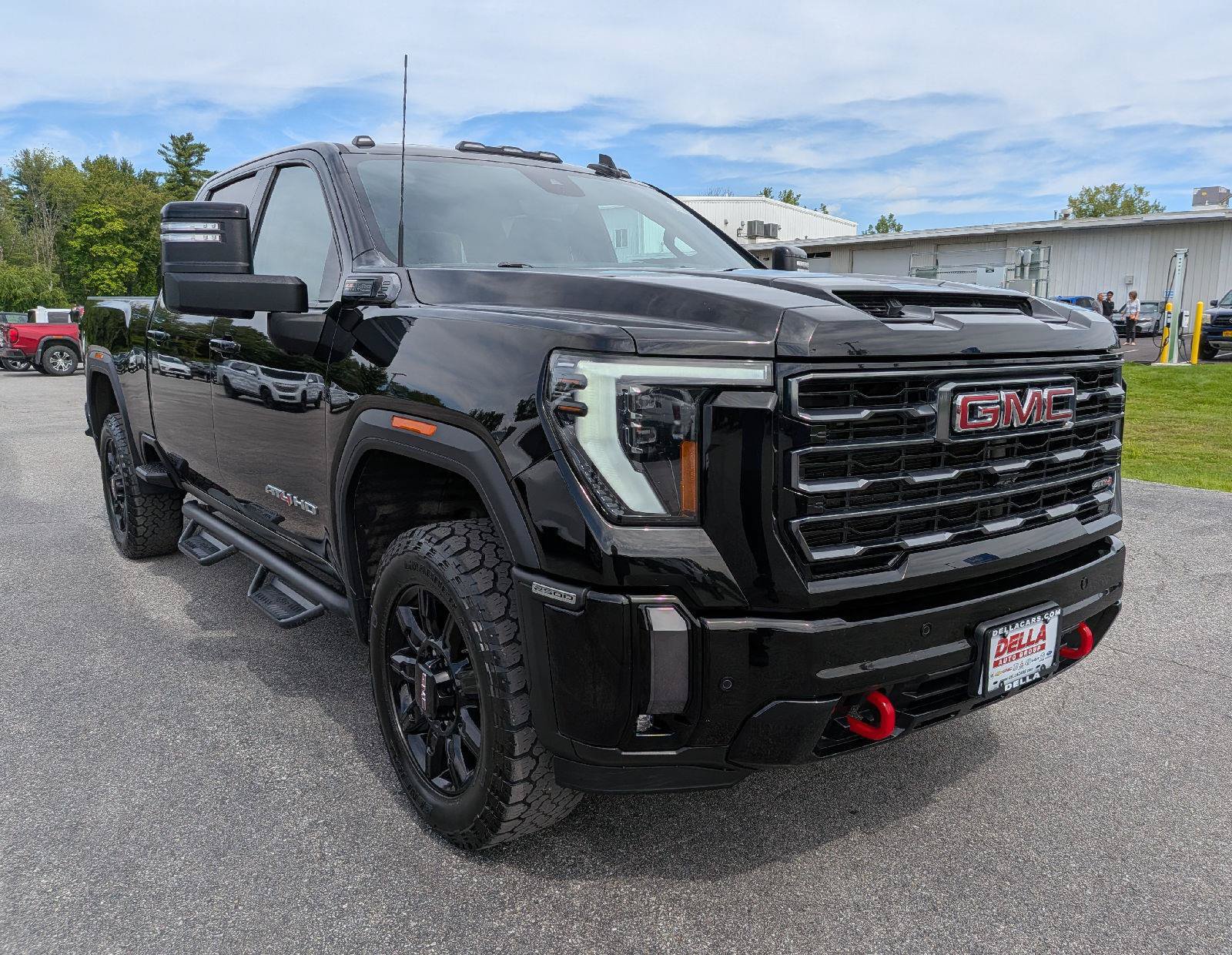 Used 2024 GMC Sierra 2500 AT4 w/ Technology Package AWD/4WD image 4