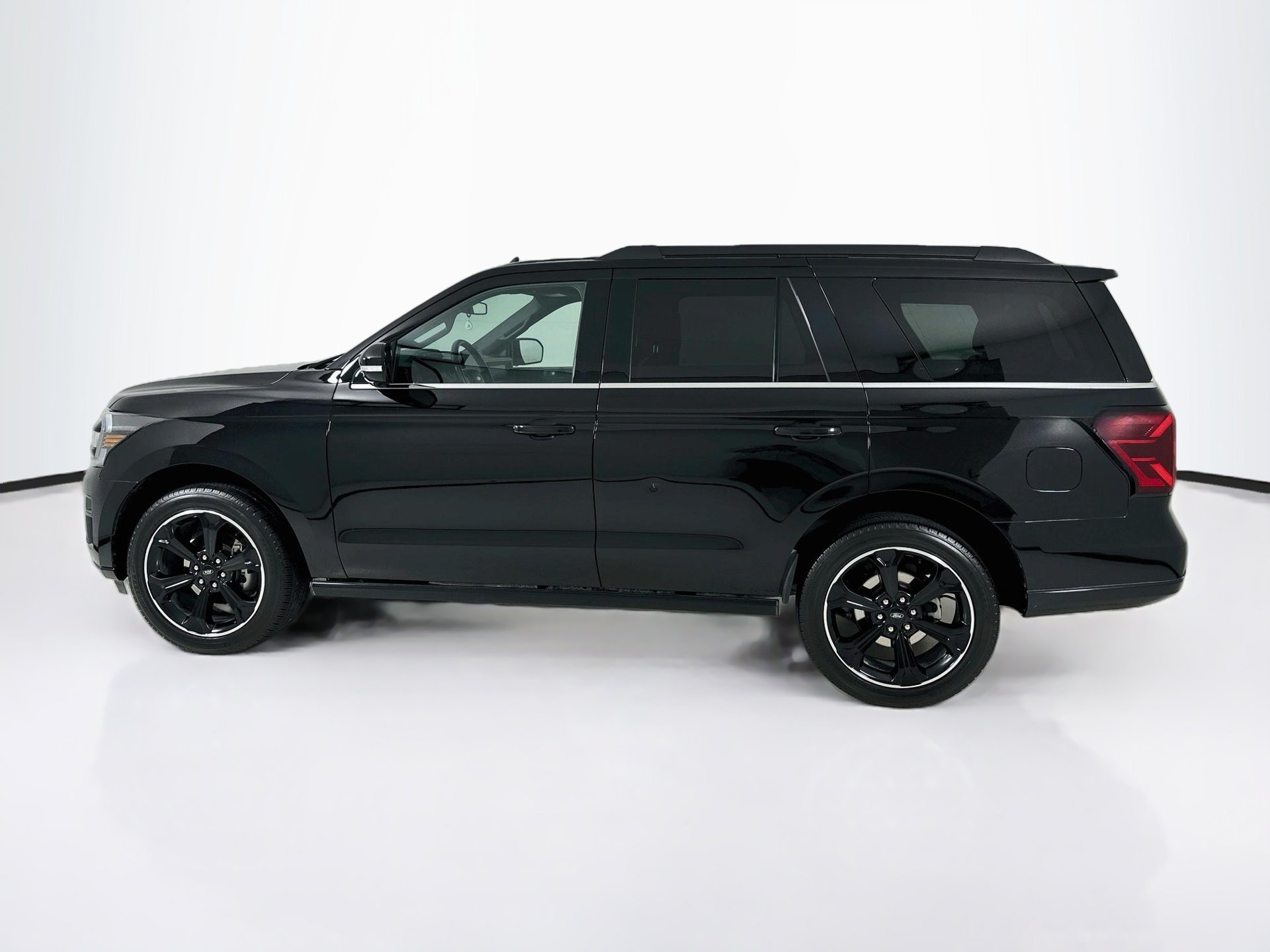 Used 2022 Ford Expedition Limited RWD image 5