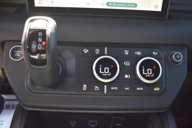Used 2024 Land Rover Defender 110 X-Dynamic SE image 29