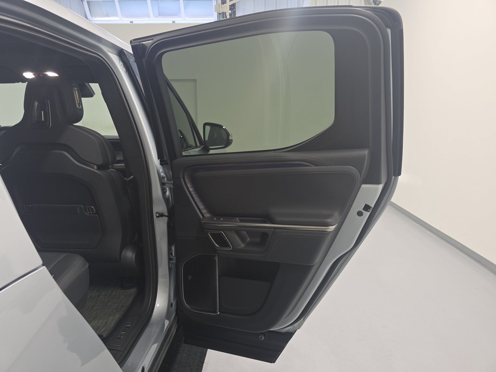 Used 2024 Rivian R1T Adventure Dual AWD/4WD image 19