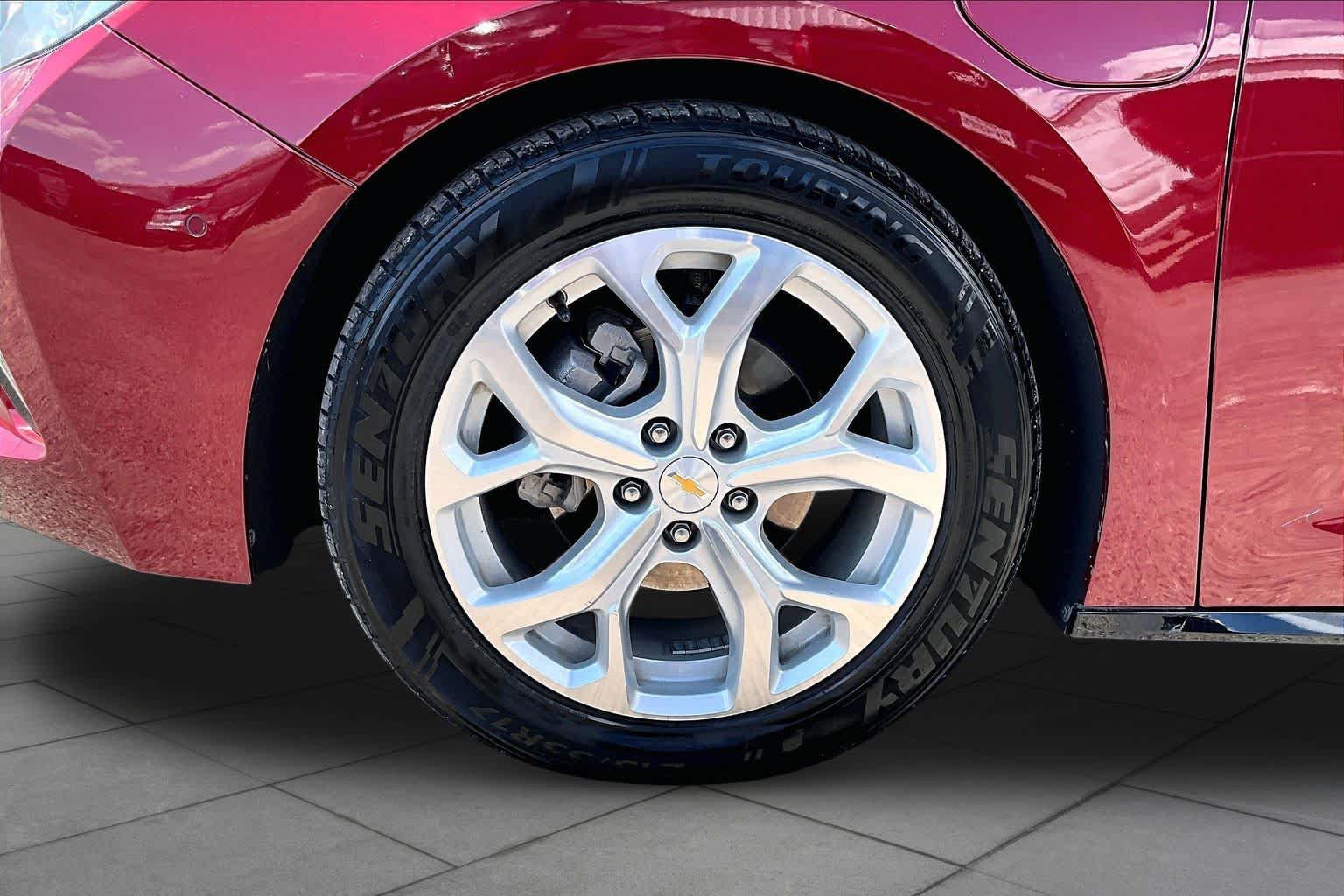 Used 2017 Chevrolet Volt Premier w/ Driver Confidence II Package FWD image 11