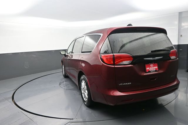 Used 2022 Chrysler Voyager LX FWD image 92
