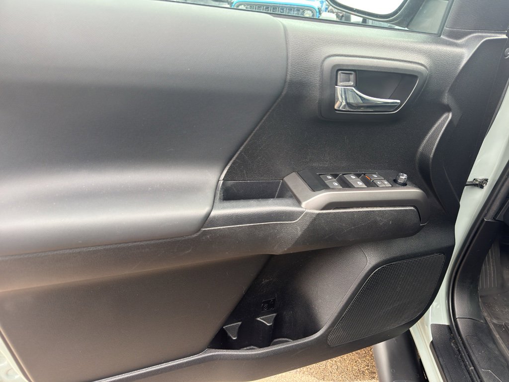 Used 2022 Toyota Tacoma TRD Off-Road w/ TRD Premium Off Road Package image 15