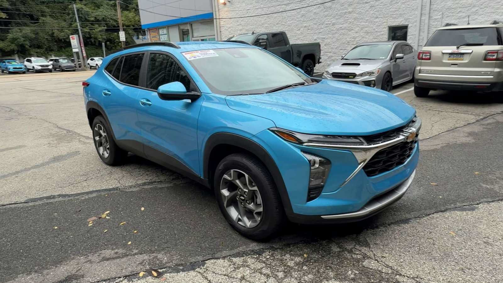 Used 2025 Chevrolet Trax LT FWD image 3