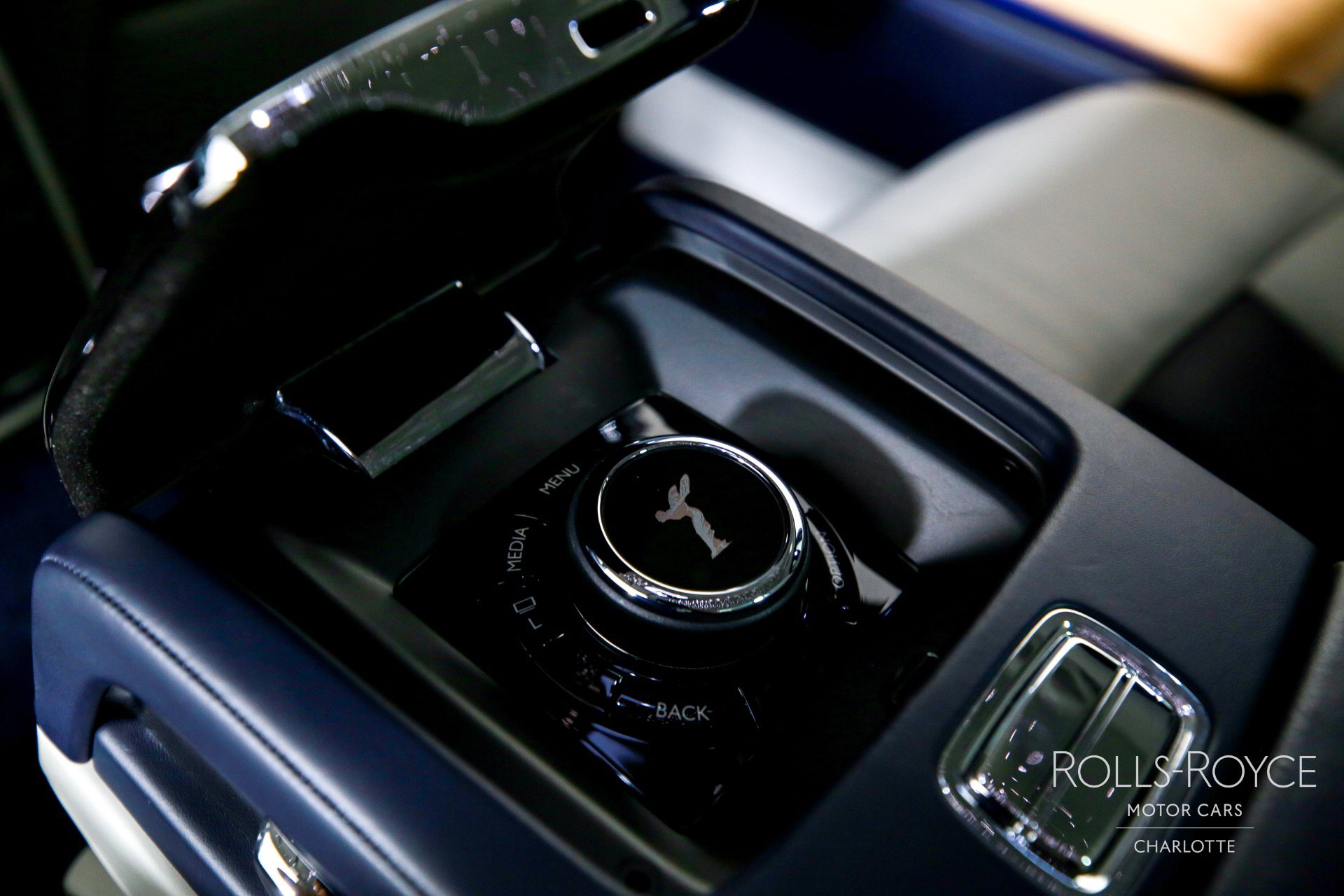 Used 2019 Rolls-Royce Phantom Sedan image 23