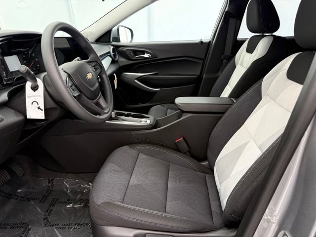 New 2026 Chevrolet Trax LS w/ LS Convenience Package FWD image 11