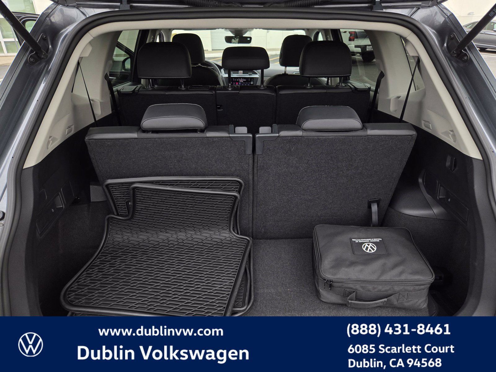 Certified 2023 Volkswagen Tiguan SE w/ Panoramic Sunroof Package FWD image 25