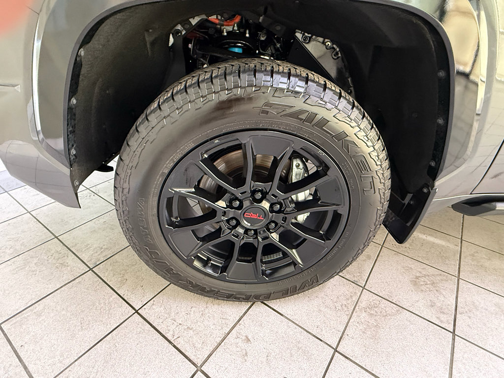 Used 2026 Toyota Tundra Platinum w/ TRD Off-Road Package AWD/4WD image 12