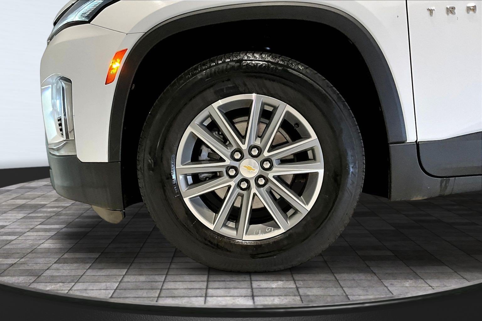 Used 2023 Chevrolet Traverse LT AWD/4WD image 34