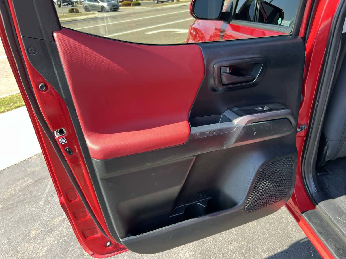 Used 2017 Toyota Tacoma SR5 image 15