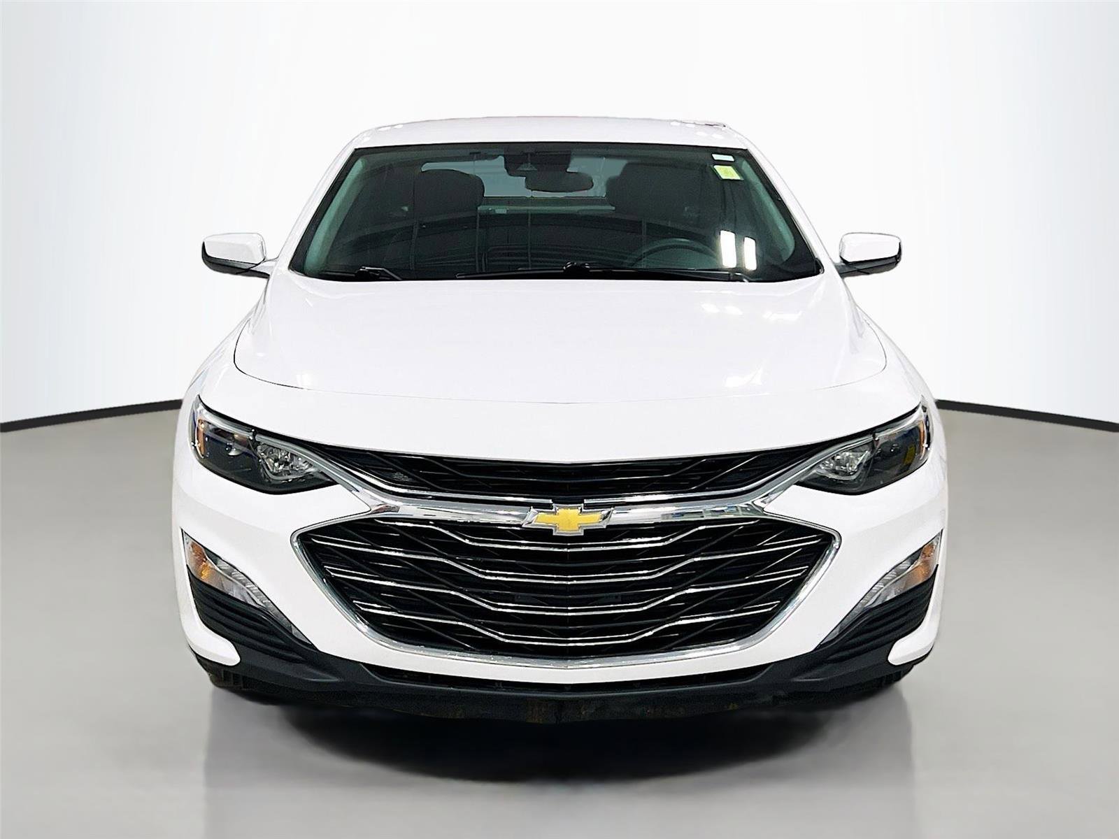 Used 2025 Chevrolet Malibu LT image 2