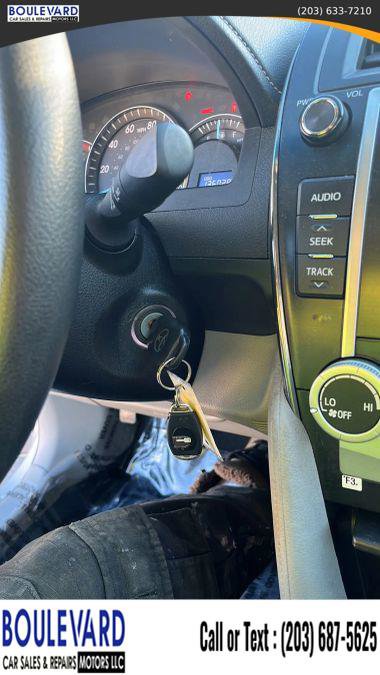 Used 2012 Toyota Camry L image 28