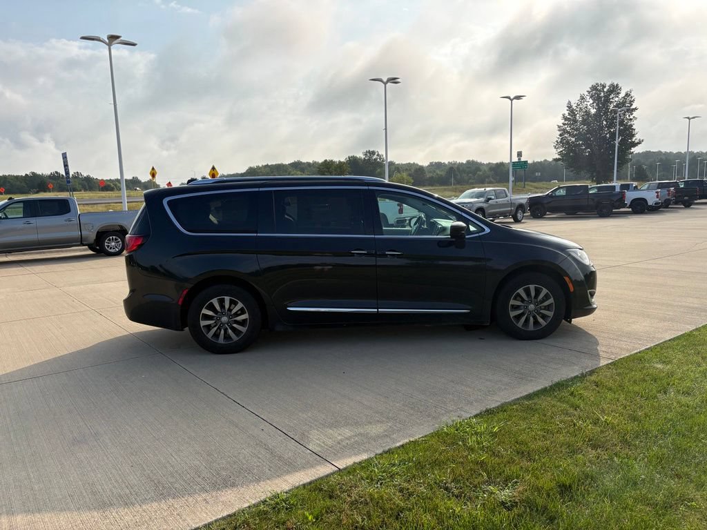 Used 2020 Chrysler Pacifica Touring-L Plus FWD image 7