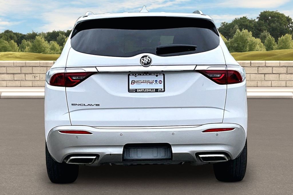 Used 2023 Buick Enclave Essence FWD image 3