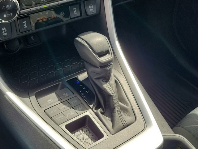 Used 2022 Toyota RAV4 XLE w/ Convenience Package image 25