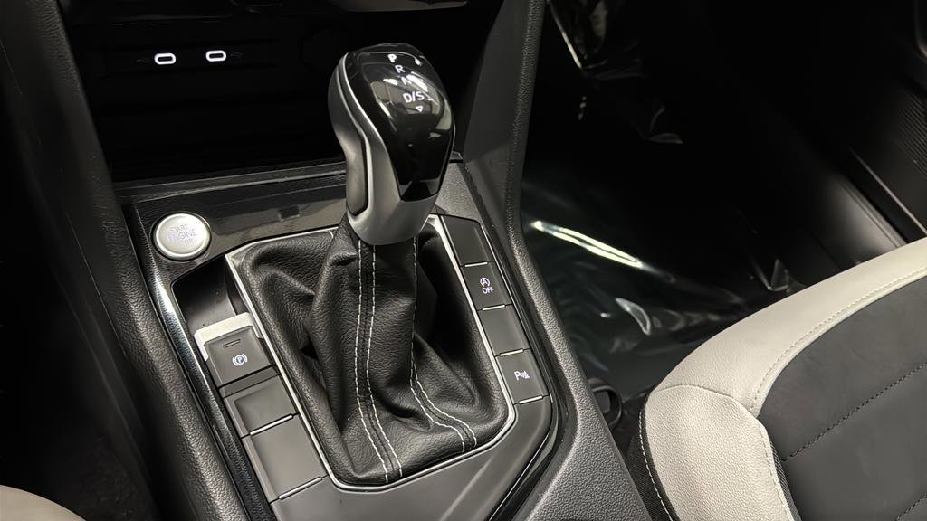 Used 2025 Volkswagen Taos SE w/ Panoramic Sunroof Package image 19