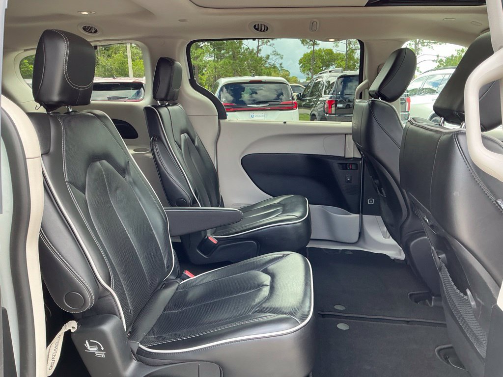 Used 2023 Chrysler Pacifica Limited FWD image 22