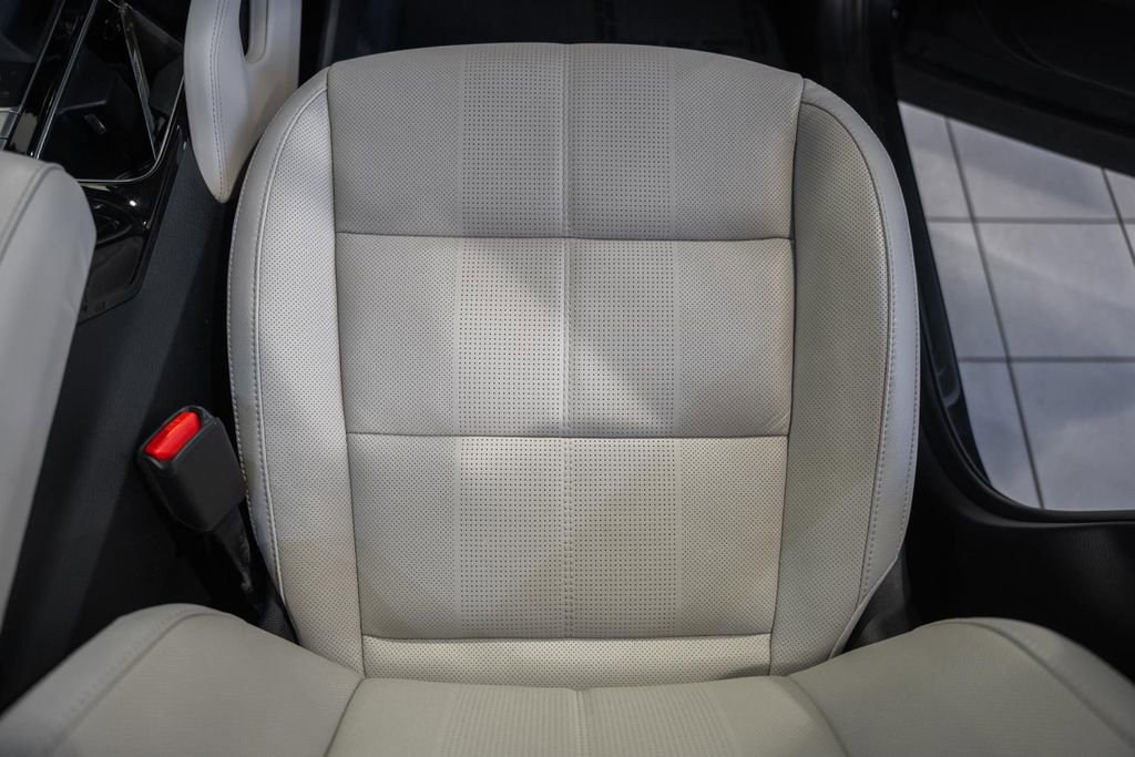 Used 2025 Kia Telluride EX w/ EX Captain's Chair Package AWD/4WD image 30
