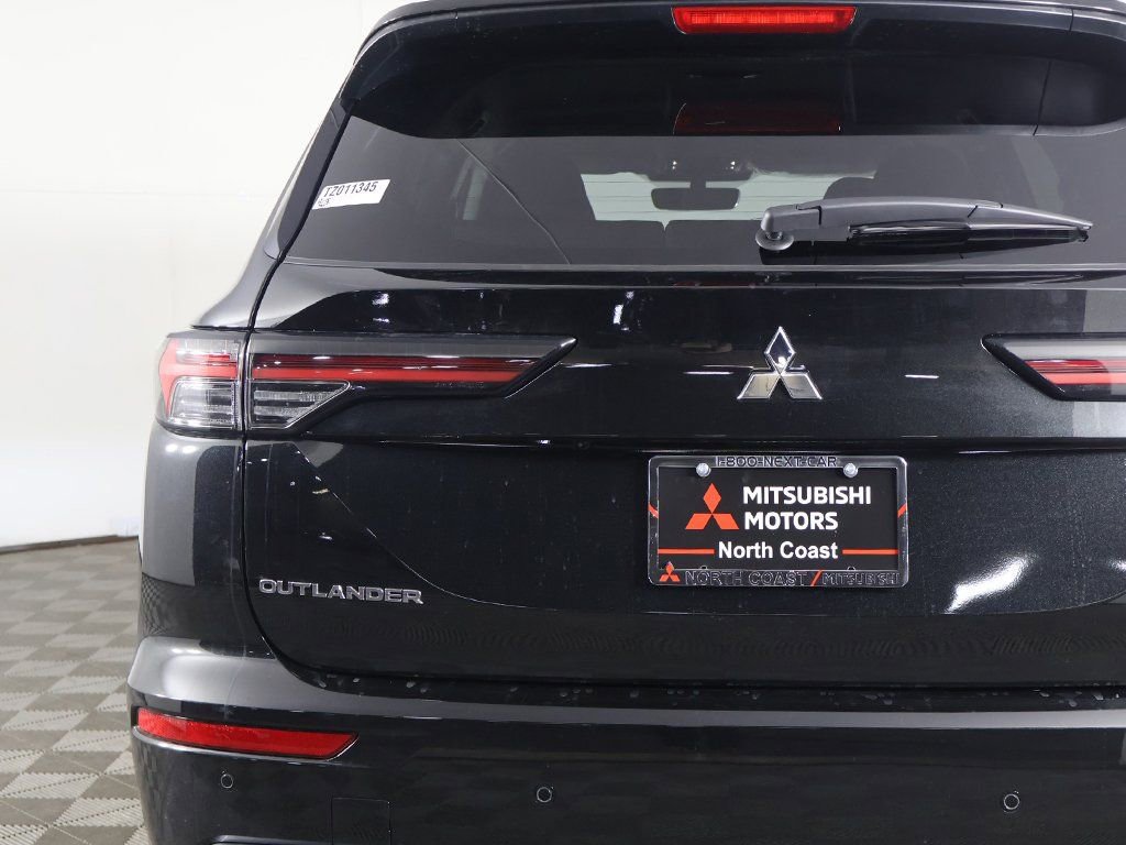 New 2026 Mitsubishi Outlander SE image 17