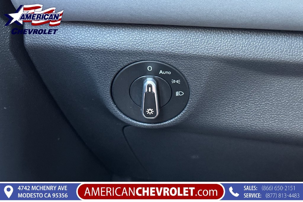 Used 2025 Volkswagen Jetta SE FWD image 35