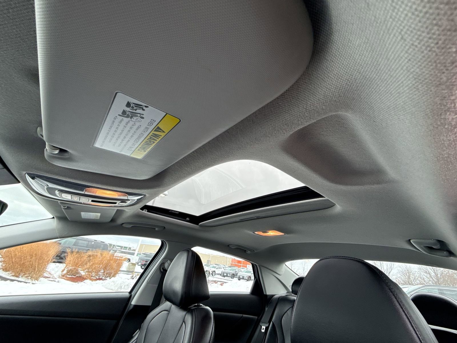 Used 2023 Hyundai Elantra Limited w/ Preferred Accessory Package image 23